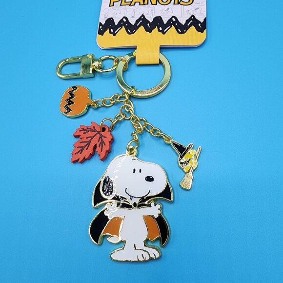 Loungefly Peanuts Snoopy & Woodstock Vampire Halloween Fall Keychain Charm NEW - Picture 3 of 11